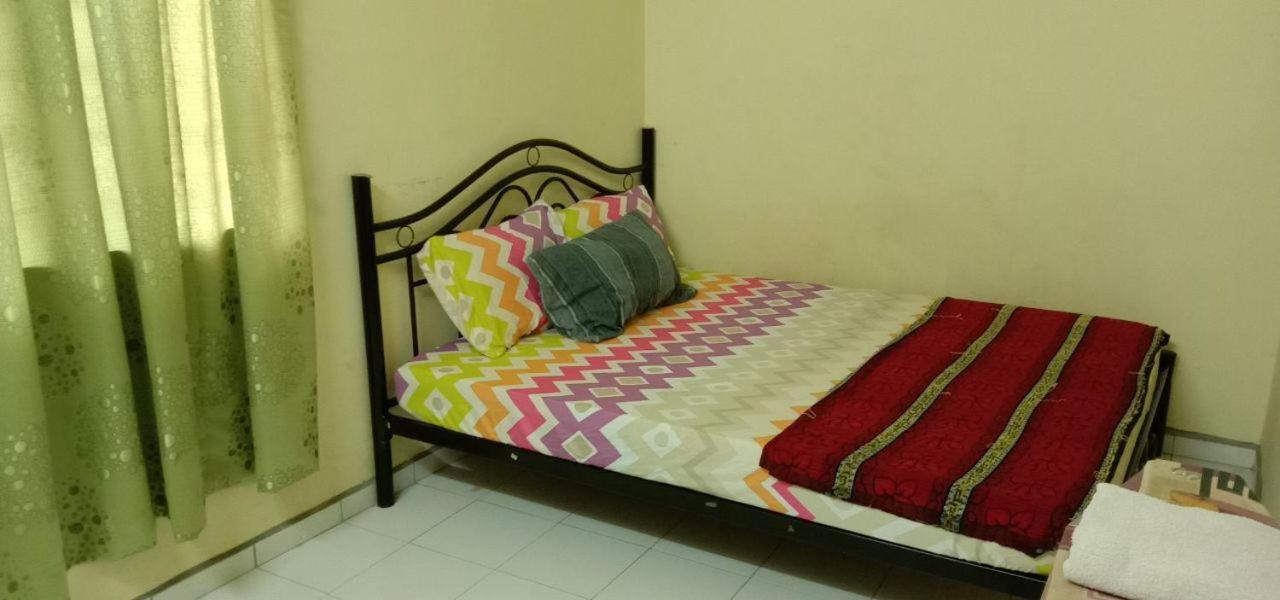 קואנטאן Bajet Homestay - Low Cost Houses מראה חיצוני תמונה